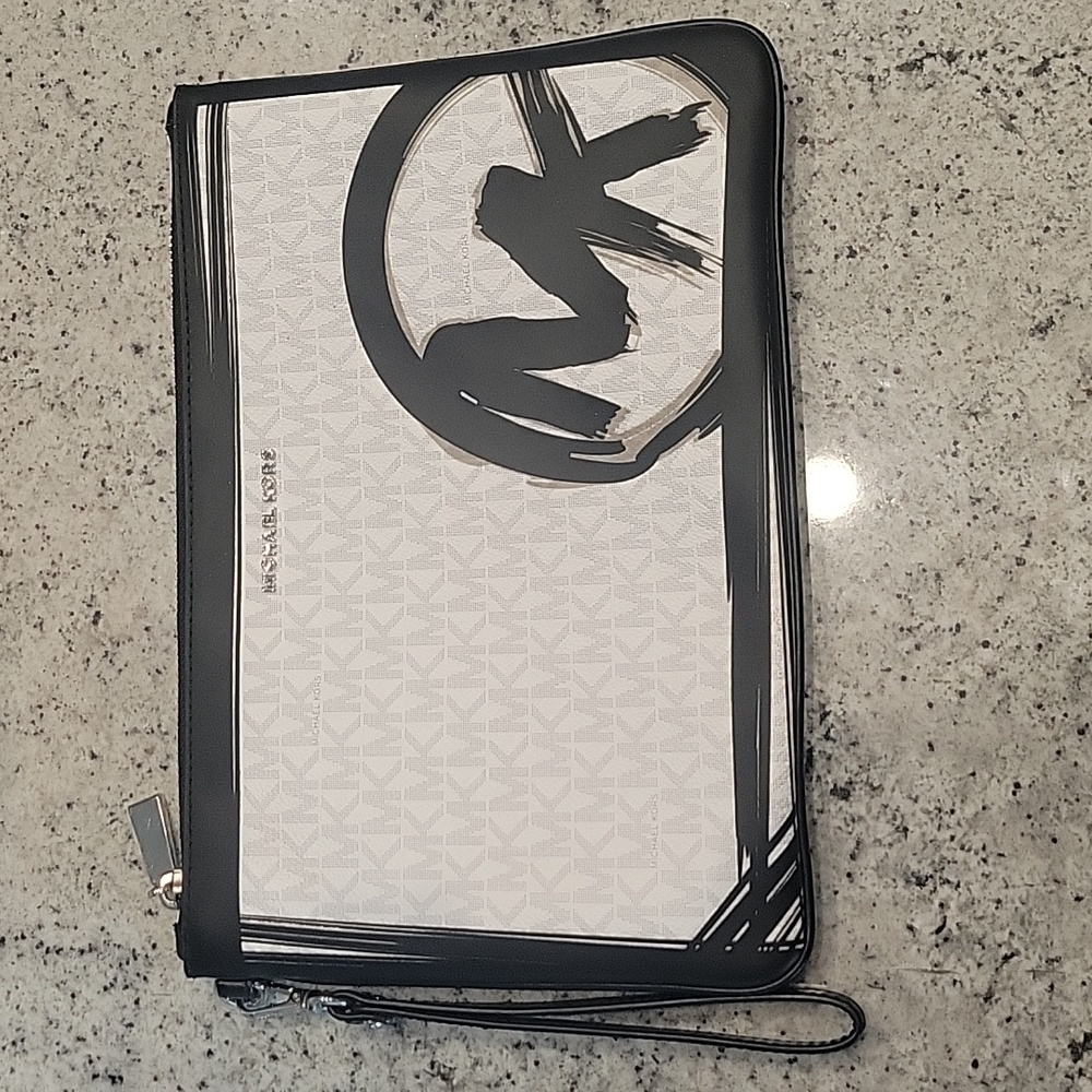 Michael Kors Large zip pouch